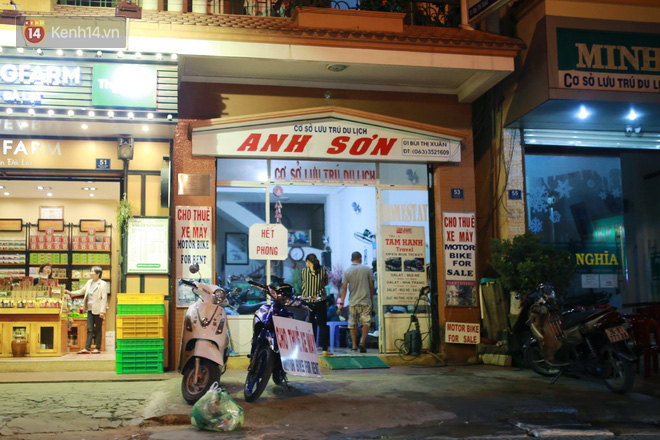 Đà Lạt chật kín du khách và phương tiện, các ngả đường ùn tắc kinh hoàng tối 30/4